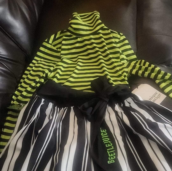 Cute Beetle juice Theme outfit - Picture 2 of 2